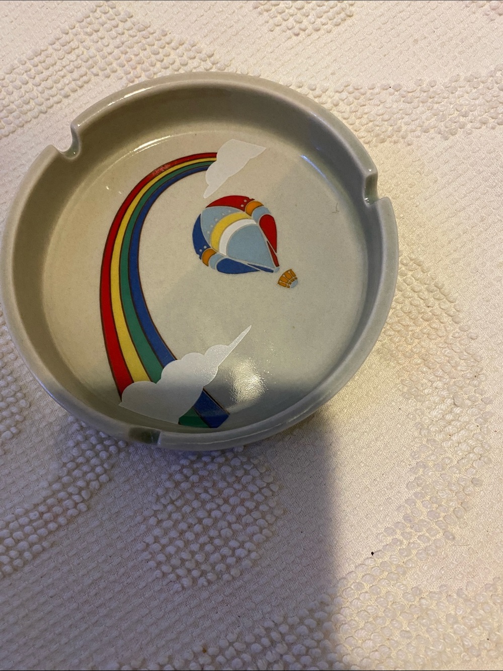 Ceramic Rainbow Hot Air Balloon Ashtray - White, no damage